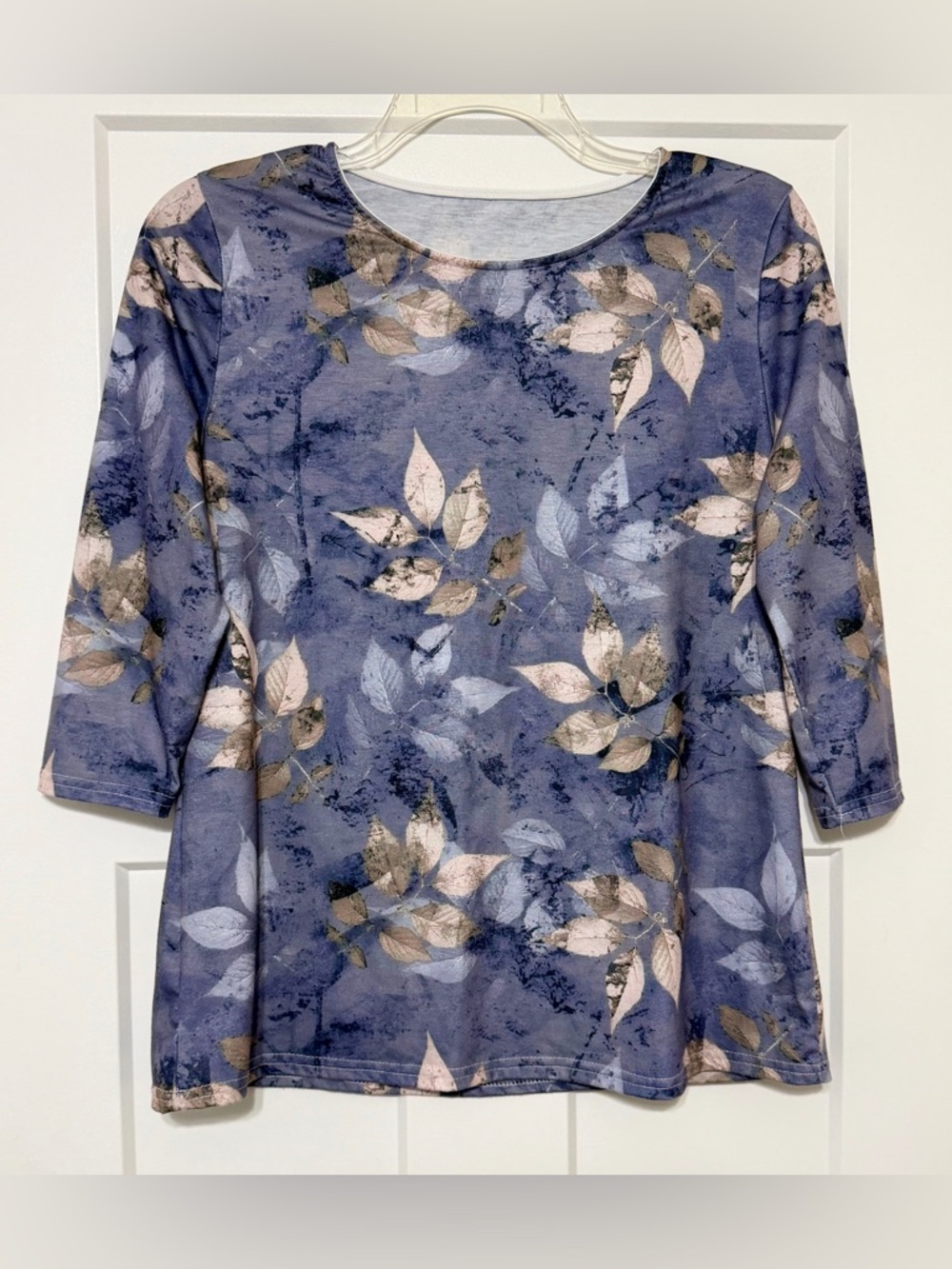 982: Women’s Blue Floral Leaf Print Three Quarter Sleeve Tee - Medium